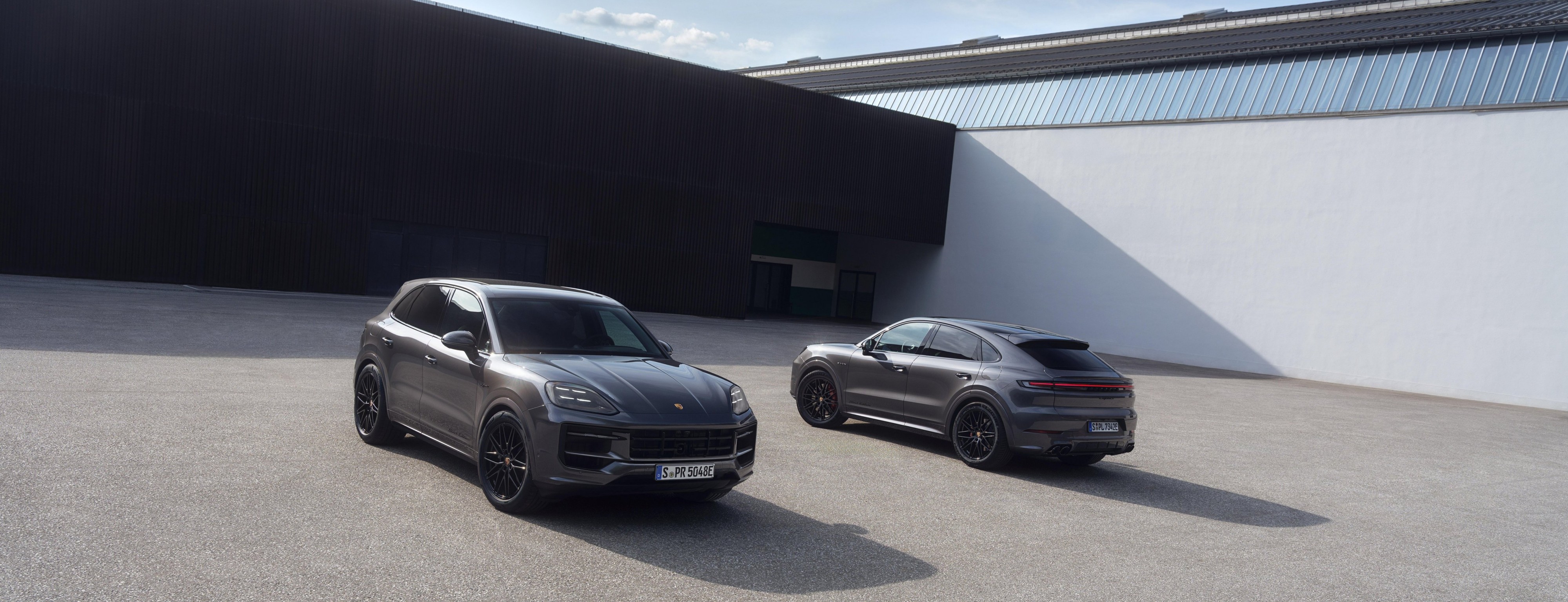 New Taycan  Cayenne Black Edition debut