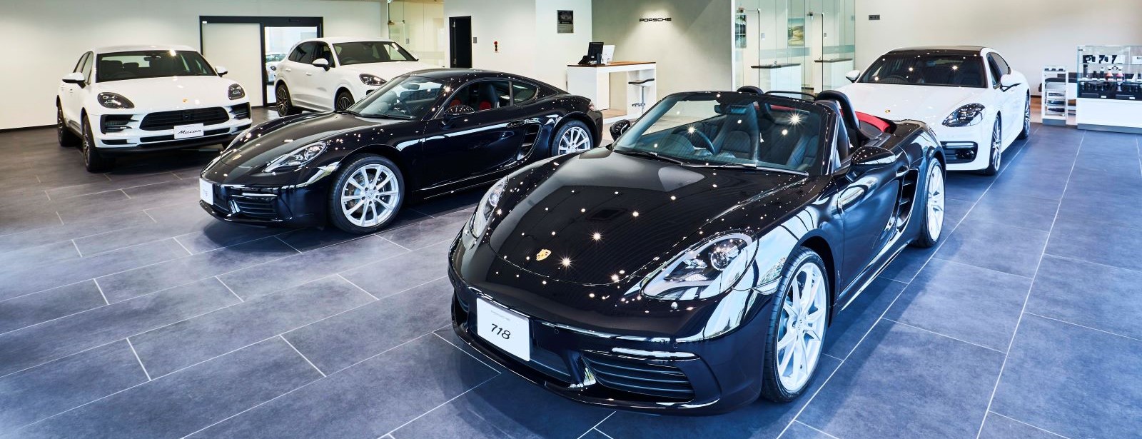 Porsche Center Chiba.