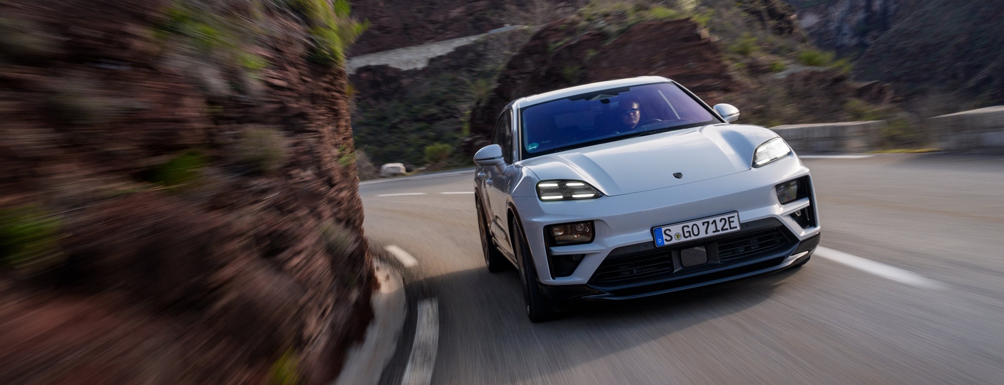 New Electric Macan 試乗受付中
