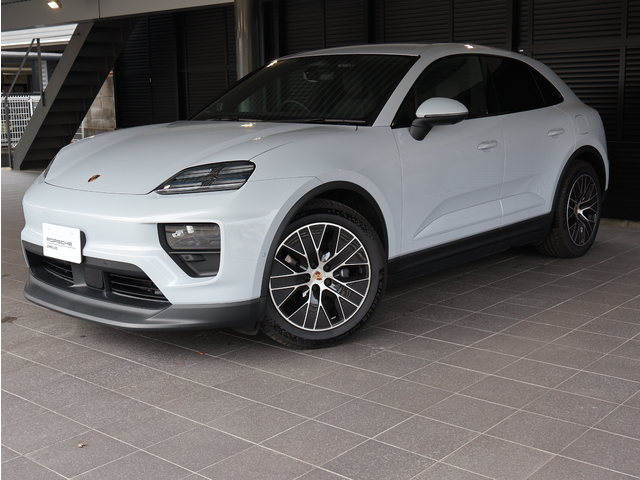 2025年　マカン　RHD　AT