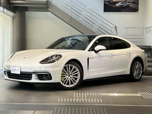 2020年式　パナメーラ4 E-hybrid　PDK　RHD