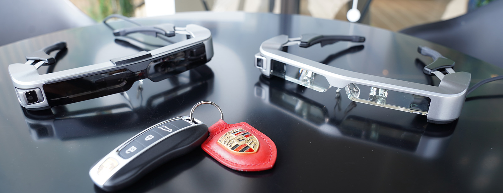 Porsche Online Consultation with Smart Glass ポルシェ車のショールームが、いつでもどこでもお手元に。
