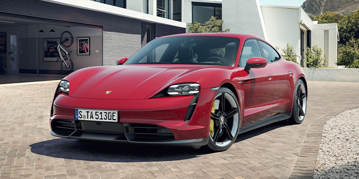 Taycan Turbo S モデルページ
