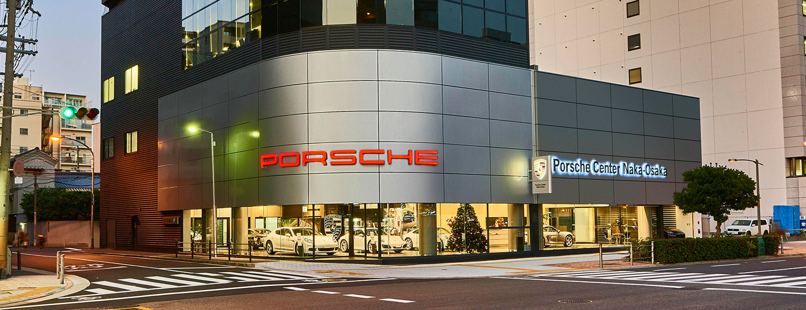Porsche Center Naka Osaka.