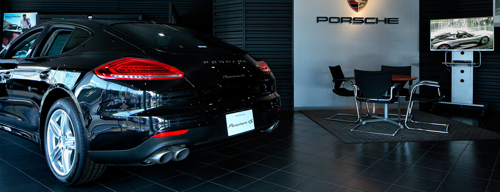 Porsche Pre-Owned Car Center Yokohama Shonan.