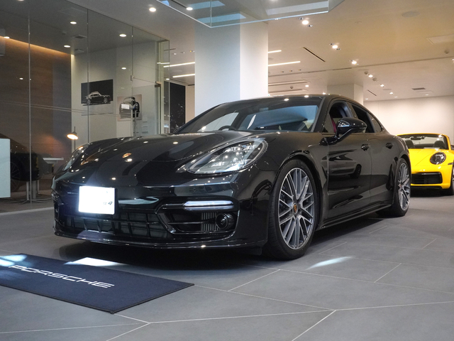  Panamera 4 Platinum Edition