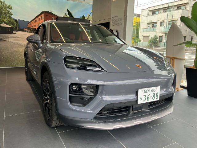 2026年式　マカン　RHD/AT