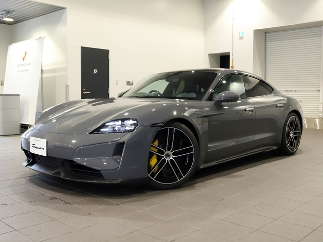 2025　Taycan Turbo S　RHD