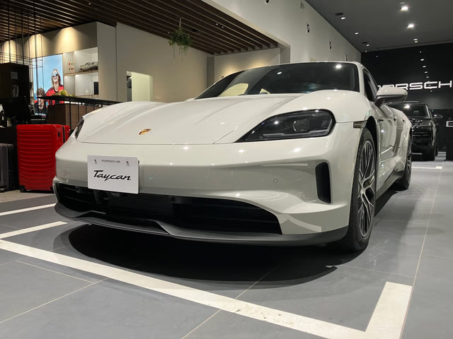 2026年式　タイカン　RHD/AT　J80585