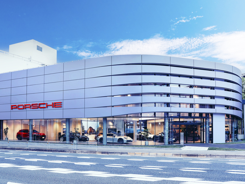 ポルシェセンター北大阪　新車ショールーム