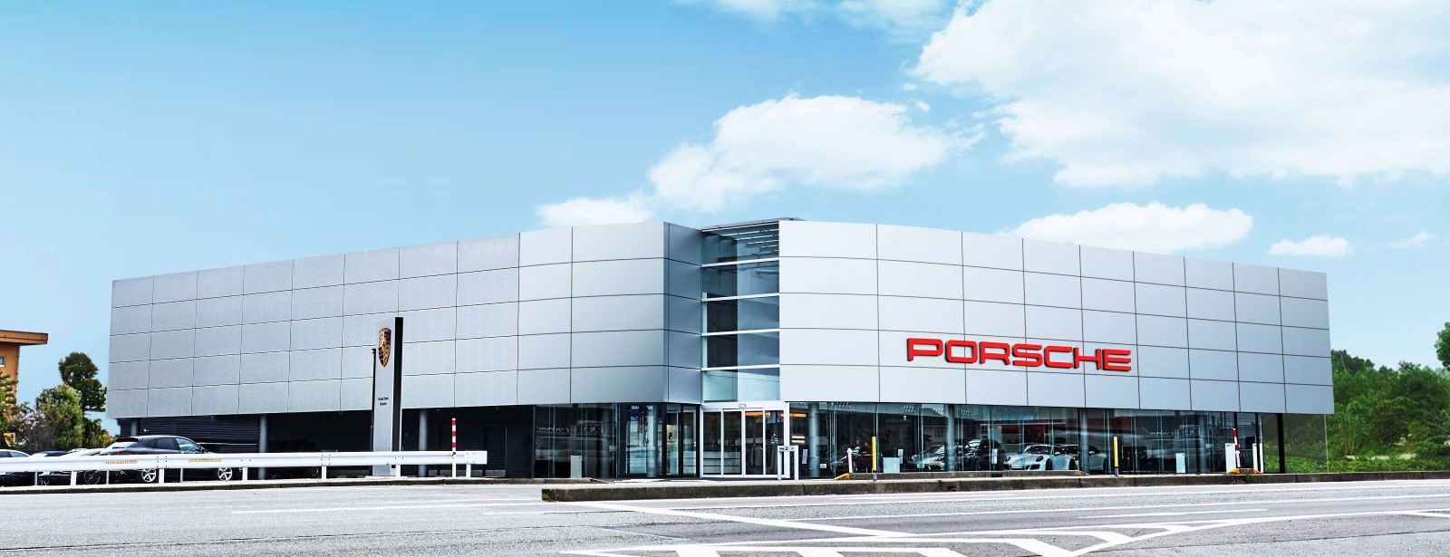 Porsche Center Kanazawa.