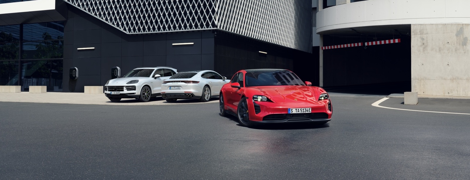 ポルシェ認定中古車展示会