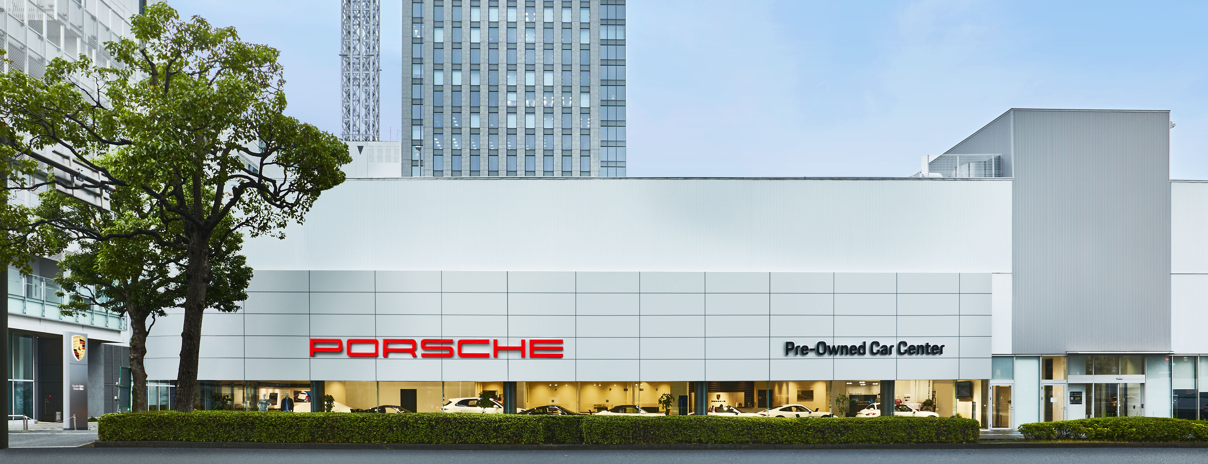 Porsche Pre-Owned Car Center Minatomirai.