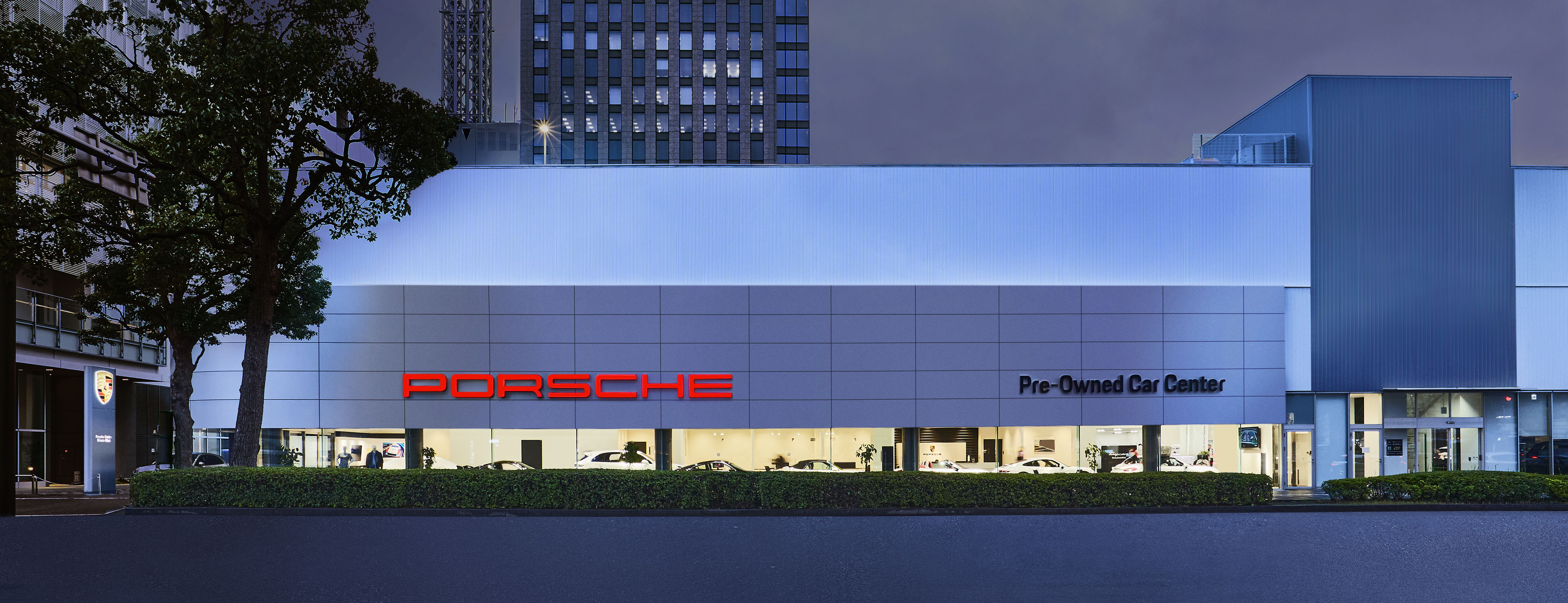Porsche Pre-Owned Car Center Minatomirai.