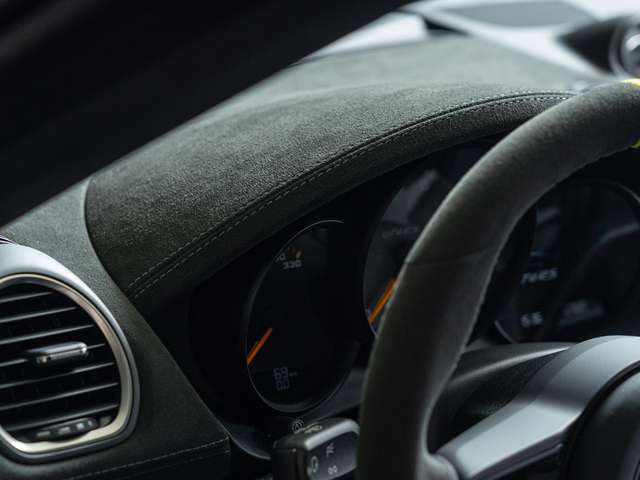 【来店可能な方】Hennessy 250年 スタンド 注目の認定中古車 ｜ ポルシェセンター名古屋 認定中古車