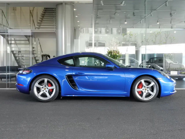 注目の認定中古車 ポルシェセンター中大阪 認定中古車センター Dr Ing H C F ポルシェ Ag