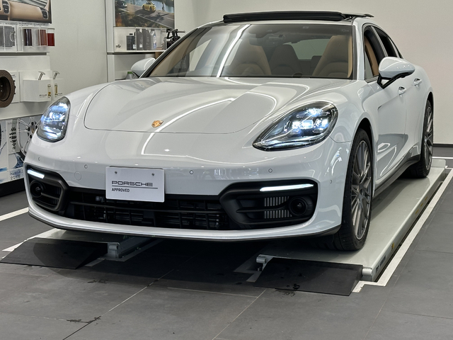 MY23 Panamera 4 Platinum Edition
