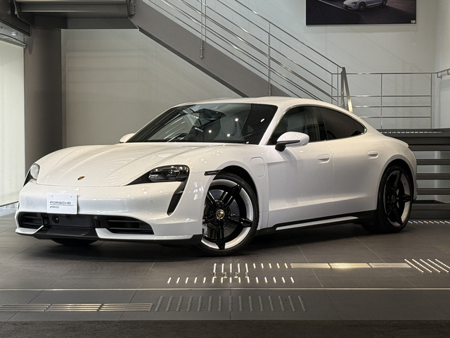 2022年式　タイカンターボ　RHD　AT