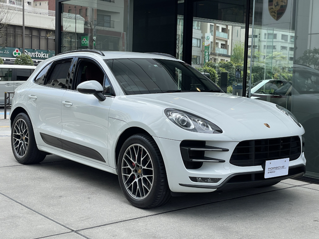 注目の認定中古車 ポルシェセンター青山 世田谷認定中古車センター Dr Ing H C F ポルシェ Ag