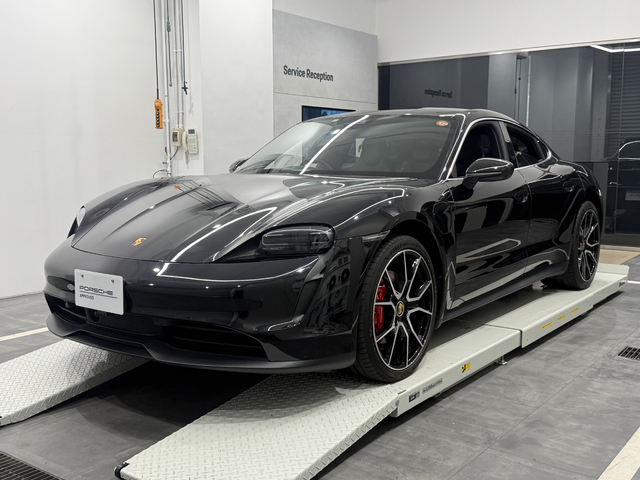 MY2023　タイカン4S　RHD【R26-0309】