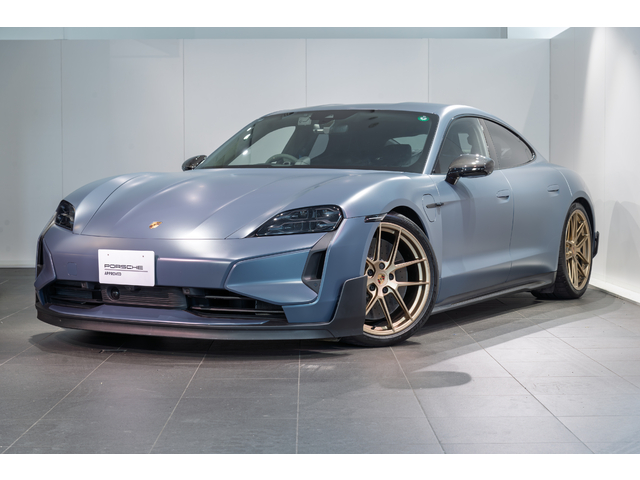 2025年式　タイカンターボGT　右ハンドル