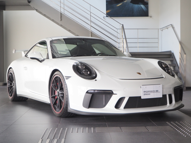 注目の認定中古車 ポルシェセンター中大阪 認定中古車センター Dr Ing H C F ポルシェ Ag