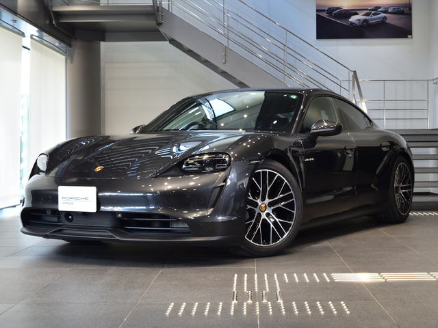 2023年式　タイカン　RHD　AT