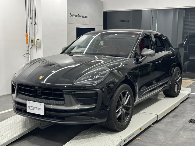 MY2023　マカンT　RHD　【R25-0803】