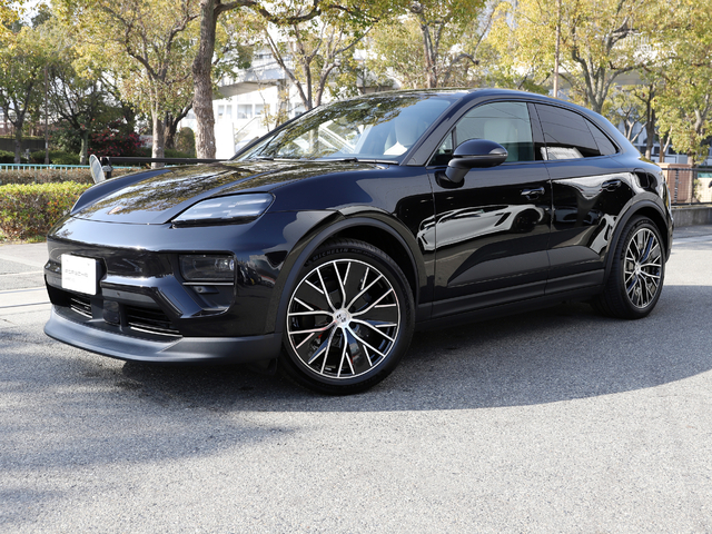 2025　Macan Electric　RHD