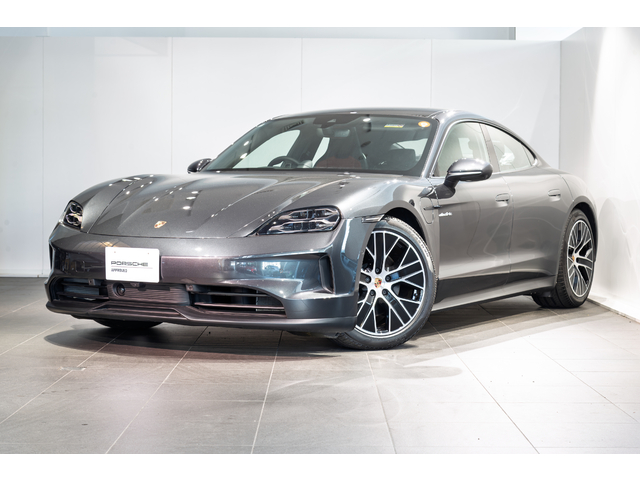 2025年式　タイカン　右ハンドル