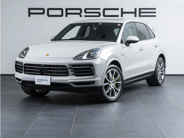 カイエンE-ハイブリッド プラチナムエディション クレヨン 2023年