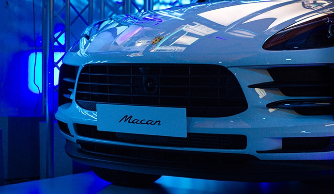 Choose Thrilling. The new Macan. image